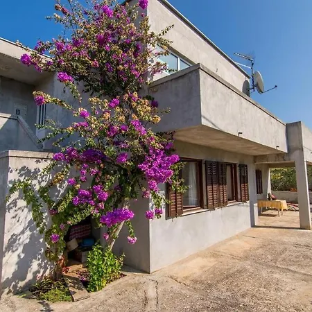アパート In Slatine With Terrace, Air Conditioning, Wifi