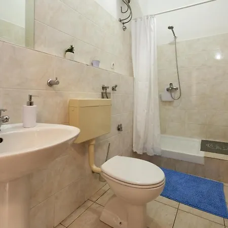 In Slatine With Terrace, Air Conditioning, Wifi Apartman *