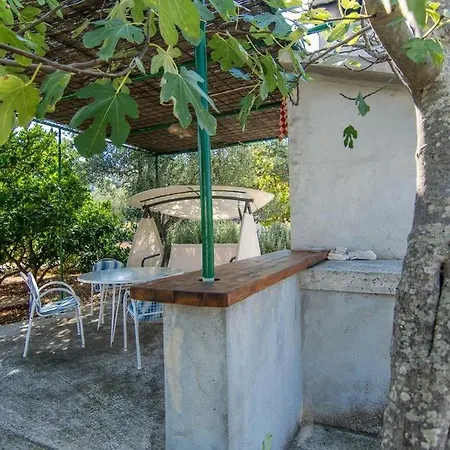In Slatine With Terrace, Air Conditioning, Wifi アパート
