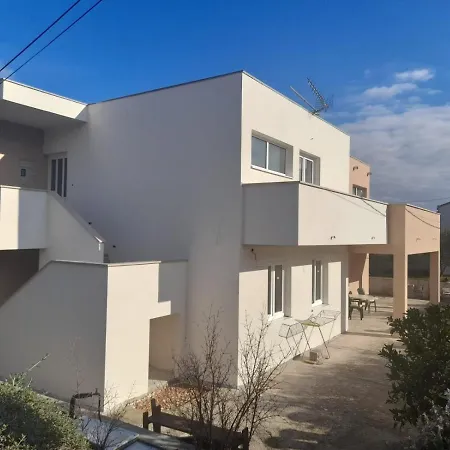 アパート In Slatine With Terrace, Air Conditioning, Wifi